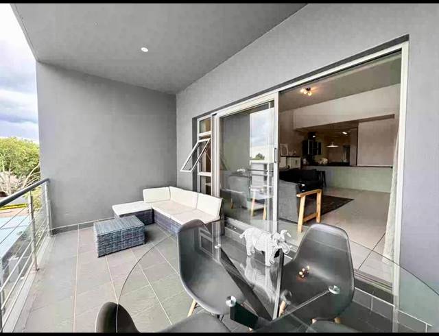 3 BEDROOM APARTMENT FOR SALE IN OAKLANDS